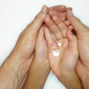 Alternative view of סט שתי שרשראות כוכב מכסף | מתנה לאמא ולילד