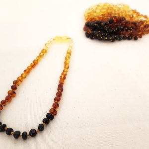 Alternative view of שרשרת ענבר לתינוקות - דגם נוגט - ענברים עגולים